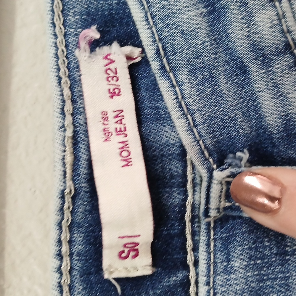 “SO” Distressed High Rise Mom Jeans Size 15 - Picture 5 of 7
